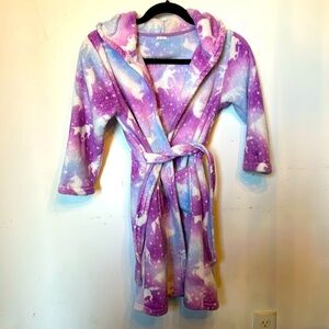 Little girls snuggle unicorn robe with hood.  Size 8-9 yrs​